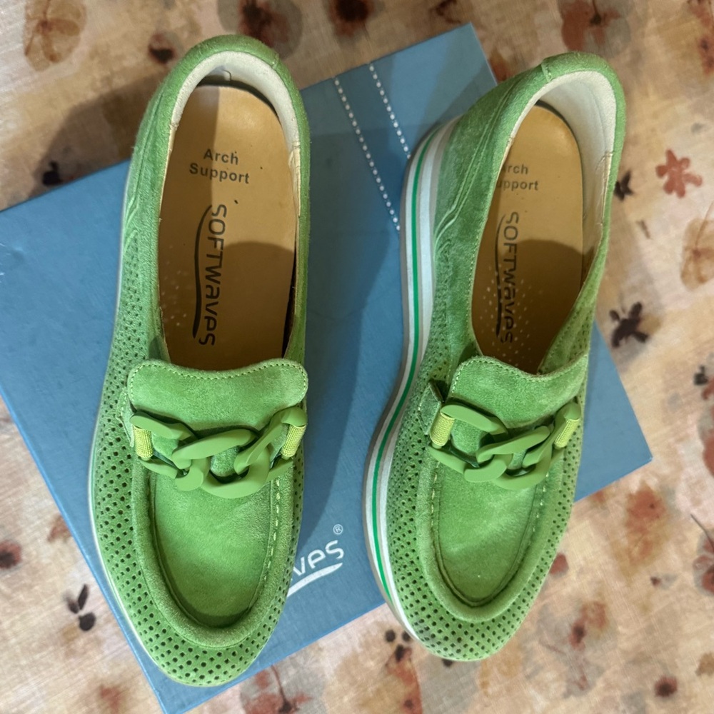 Softwaves Women's Green Sneakers with Comfort Arch Support